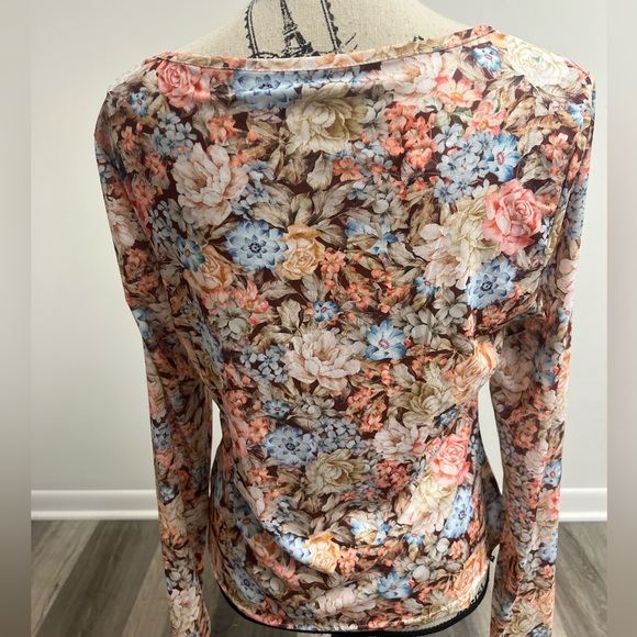 NWOT Floral Mesh Top! - Picture 3 of 15